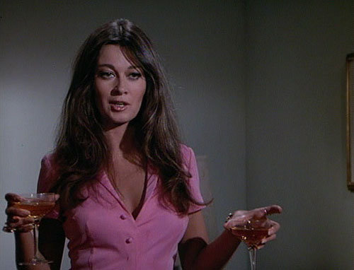 ������ ���� � "Invasion of the Bee Girls"